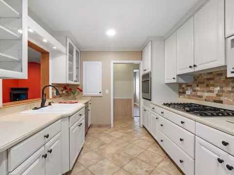 Kitchen - 502 E Indiana St, Wheaton, IL 60187 photo 3 of 7