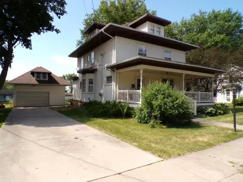 118 W Pearl St, Lanark, IL 61046