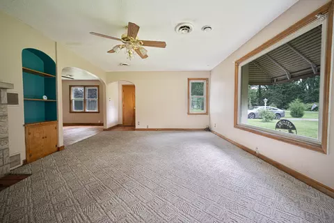 Living - 5 River Ln, Kankakee, IL 60901 photo 1 of 6