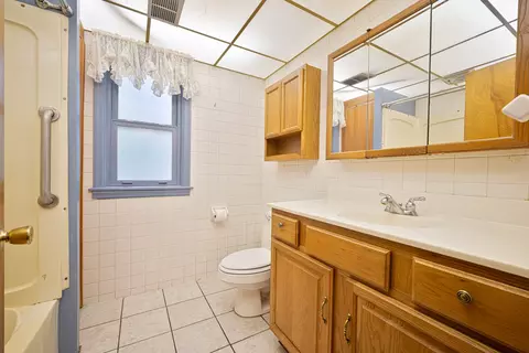 Bath - 5 River Ln, Kankakee, IL 60901 photo 1 of 1