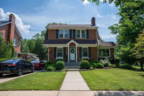 14 S Calumet Ave, Aurora, IL 60506