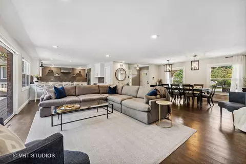 Living - 8460 Dolfor Cv, Burr Ridge, IL 60527 photo 2 of 3