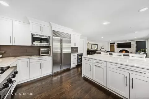 Kitchen - 8460 Dolfor Cv, Burr Ridge, IL 60527 photo 5 of 5
