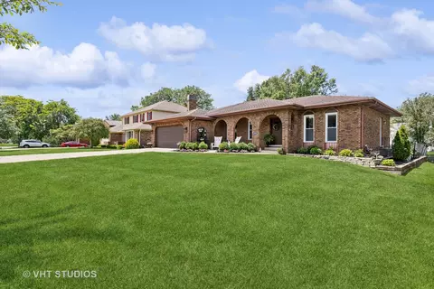 8460 Dolfor Cv, Burr Ridge, IL 60527