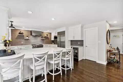 Kitchen - 8460 Dolfor Cv, Burr Ridge, IL 60527 photo 2 of 5