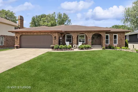 Exterior - 8460 Dolfor Cv, Burr Ridge, IL 60527 photo 6 of 6