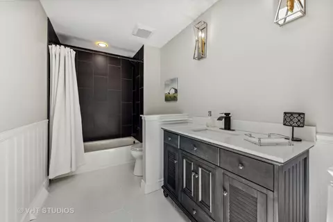 Bath - 8460 Dolfor Cv, Burr Ridge, IL 60527 photo 3 of 3