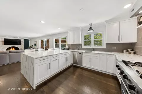 Kitchen - 8460 Dolfor Cv, Burr Ridge, IL 60527 photo 4 of 5
