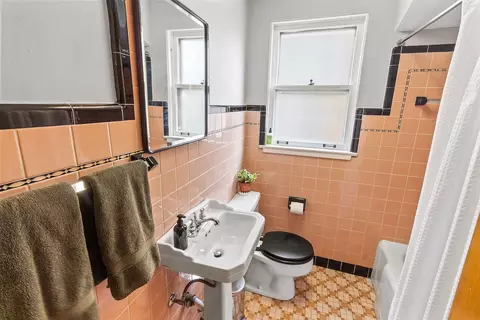 Bath - 2832 Maple Ave, Berwyn, IL 60402 photo 1 of 2