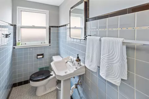 Bath - 2832 Maple Ave, Berwyn, IL 60402 photo 2 of 2