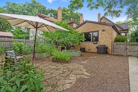 Exterior - 2832 Maple Ave, Berwyn, IL 60402 photo 4 of 5