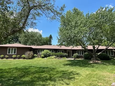 32 W480 Oak Lawn Farm Rd, Wayne, IL 60184