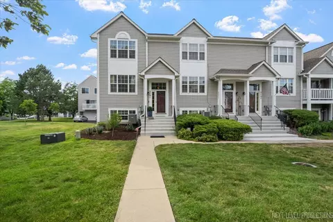 2791 Shelly Ln, Aurora, IL 60504