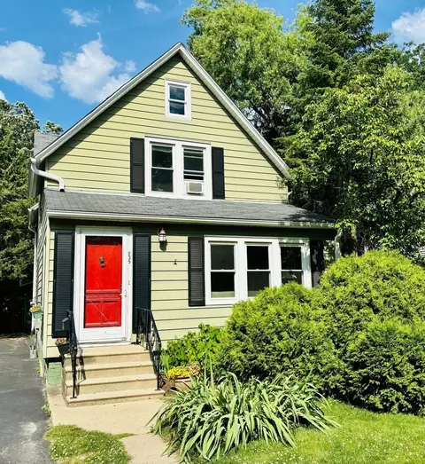 235 Linden Ave, Glencoe, IL 60022