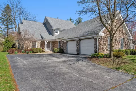 725 Stonebridge Rd, Frankfort, IL 60423