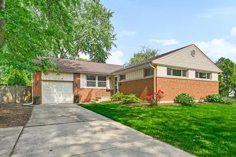 119 S We Go Trl, Mount Prospect, IL 60056