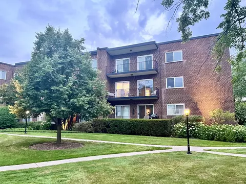 1290 N Western Ave #210, Lake Forest, IL 60045