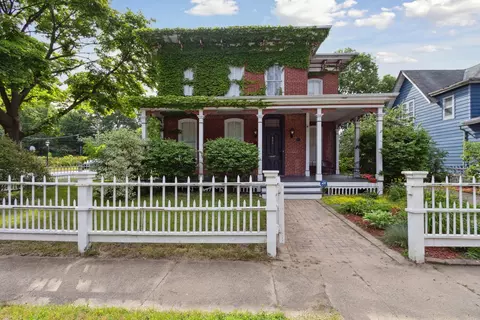 404 S 1st St, Rockford, IL 61104