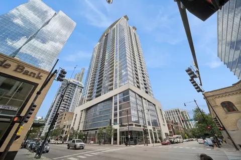 100 E 14th St #3105, Chicago, IL 60605