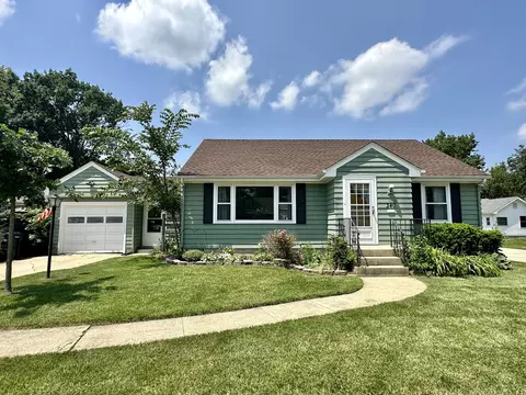 340 Marguerite St, Elgin, IL 60123