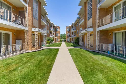 2336 W 111th St #3, Chicago, IL 60643
