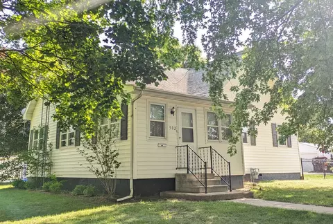 502 W Cedar St, Le Roy, IL 61752