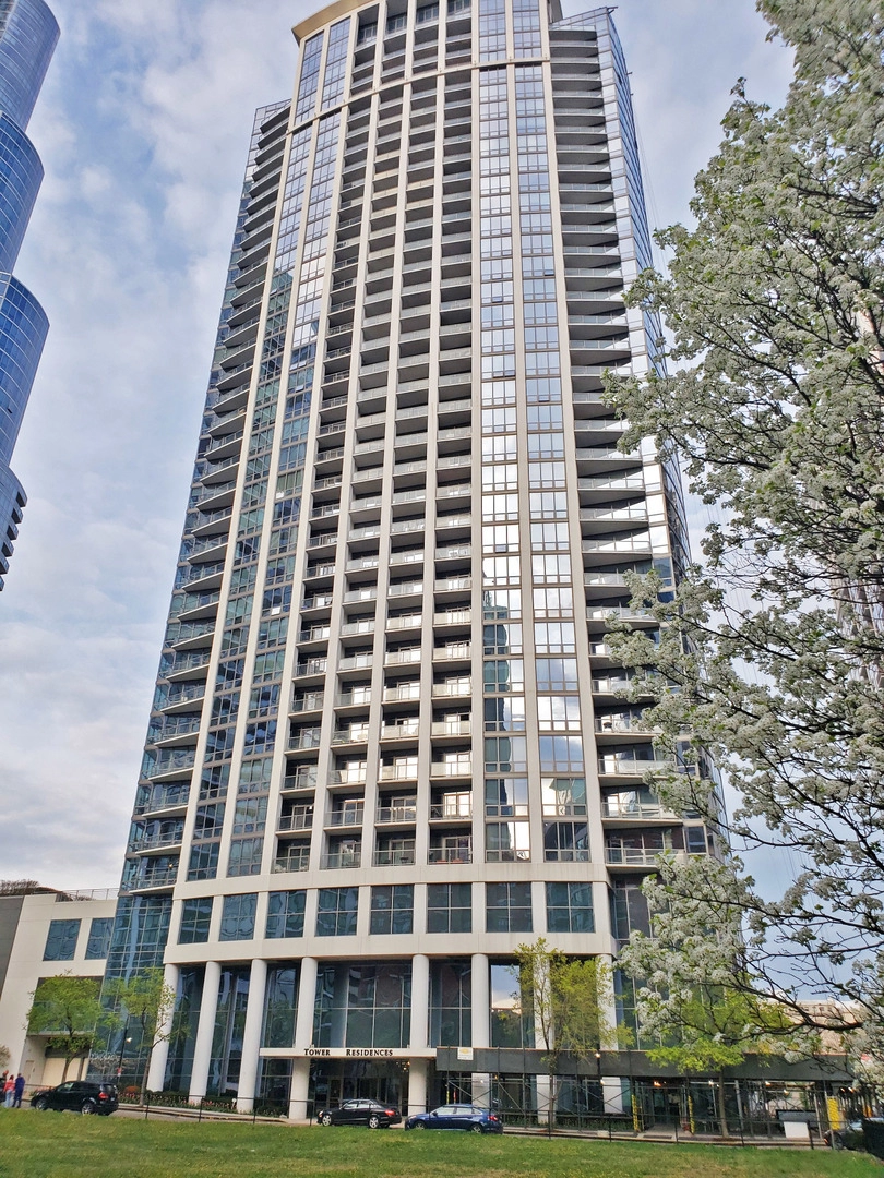1235 S Prairie Ave Unit 3607  