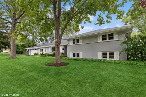 355 Lincoln Ave, Lake Bluff, IL 60044