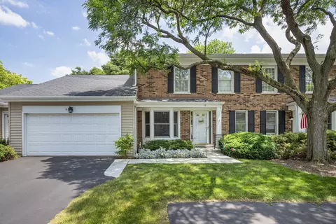 9 The Court Of Greenway #9, Northbrook, IL 60062