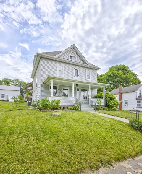 Exterior - 904 N 2nd St, Ashton, IL 61006 photo 11 of 12