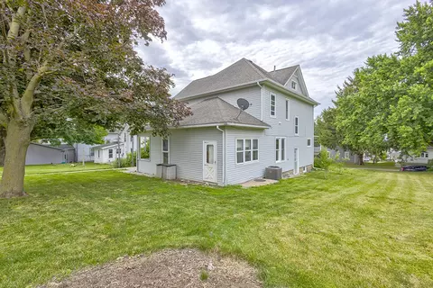 Exterior - 904 N 2nd St, Ashton, IL 61006 photo 9 of 12
