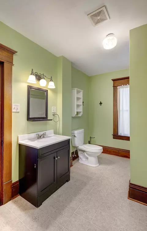 Bath - 904 N 2nd St, Ashton, IL 61006 photo 2 of 3