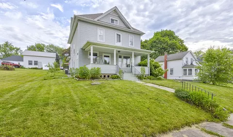904 N 2nd St, Ashton, IL 61006