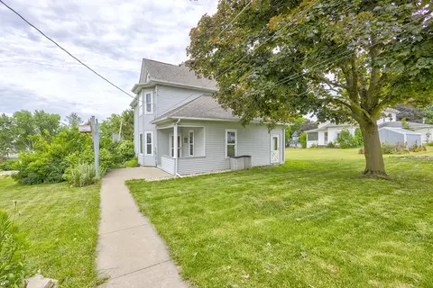 Exterior - 904 N 2nd St, Ashton, IL 61006 photo 6 of 12