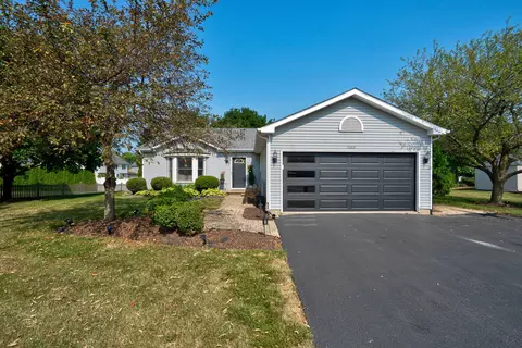 1569 Walsh Dr, Yorkville, IL 60560