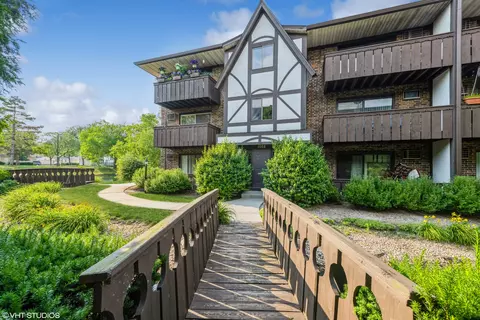 1002 Centurion Ln #5, Vernon Hills, IL 60061