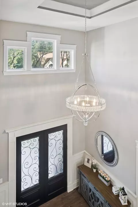 Entry Way - 7210 Giddings Ave, Burr Ridge, IL 60527 photo 3 of 5