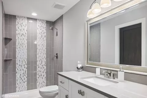 Bath - 7210 Giddings Ave, Burr Ridge, IL 60527 photo 11 of 15