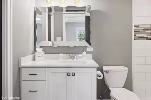 Bath - 7210 Giddings Ave, Burr Ridge, IL 60527 photo 9 of 15