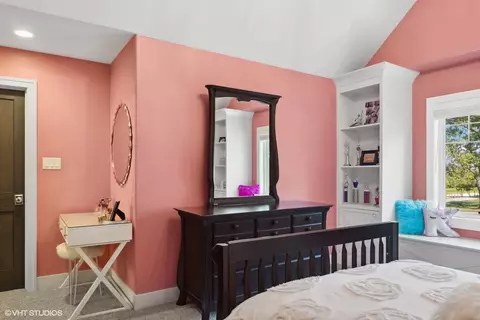 Bedroom - 7210 Giddings Ave, Burr Ridge, IL 60527 photo 4 of 7
