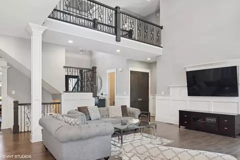 Living - 7210 Giddings Ave, Burr Ridge, IL 60527 photo 5 of 5