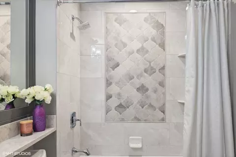 Bath - 7210 Giddings Ave, Burr Ridge, IL 60527 photo 8 of 15