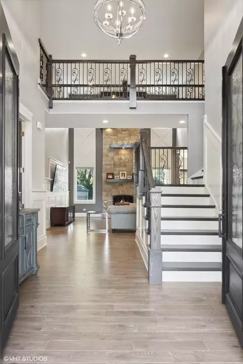 Entry Way - 7210 Giddings Ave, Burr Ridge, IL 60527 photo 1 of 5