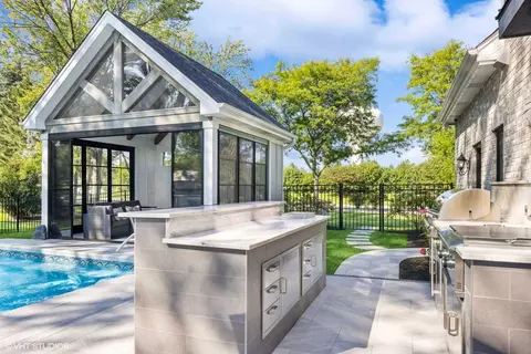 Exterior - 7210 Giddings Ave, Burr Ridge, IL 60527 photo 11 of 29