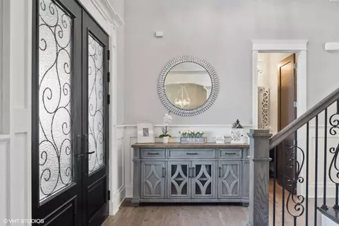 Entry Way - 7210 Giddings Ave, Burr Ridge, IL 60527 photo 4 of 5