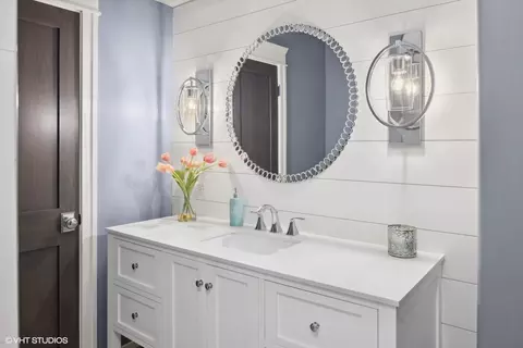 Bath - 7210 Giddings Ave, Burr Ridge, IL 60527 photo 13 of 15