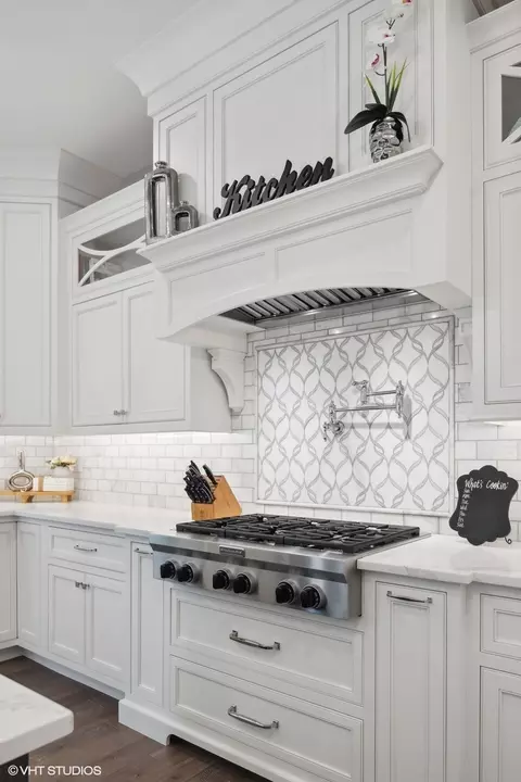 Kitchen - 7210 Giddings Ave, Burr Ridge, IL 60527 photo 4 of 5