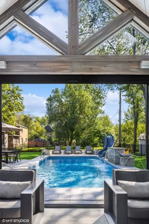 Exterior - 7210 Giddings Ave, Burr Ridge, IL 60527 photo 10 of 29