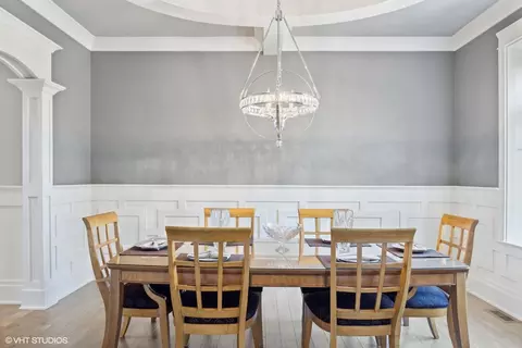 Dining - 7210 Giddings Ave, Burr Ridge, IL 60527 photo 4 of 6