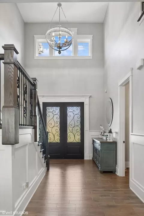 Entry Way - 7210 Giddings Ave, Burr Ridge, IL 60527 photo 2 of 5